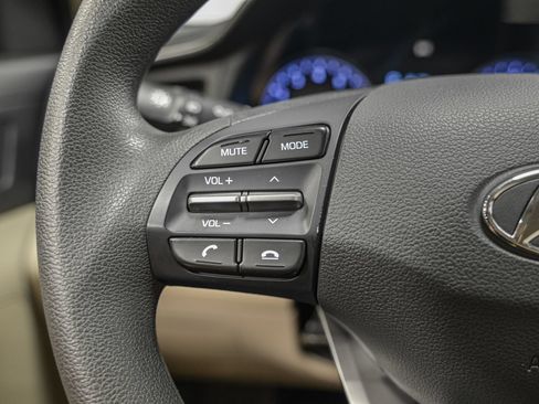 Used 2020 Hyundai Elantra SE FWD image 20