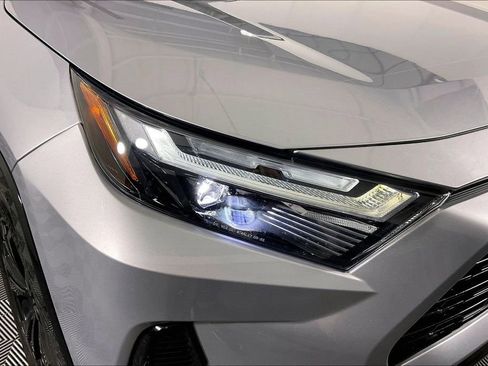 Used 2024 Toyota RAV4 SE image 39
