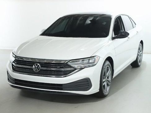 Used 2023 Volkswagen Jetta SE w/ Panoramic Sunroof Package FWD image 1