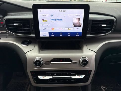 Used 2024 Ford Explorer XLT w/ Equipment Group 202A AWD/4WD image 31