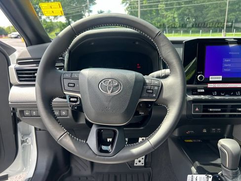 New 2026 Toyota Camry Hybrid FWD image 14
