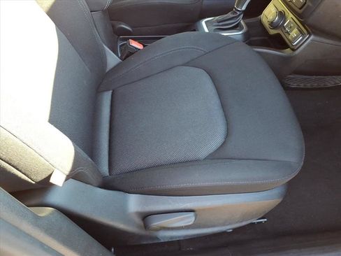 Used 2023 Jeep Renegade Latitude AWD/4WD image 15