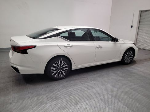 Used 2025 Nissan Altima 2.5 SV FWD image 10