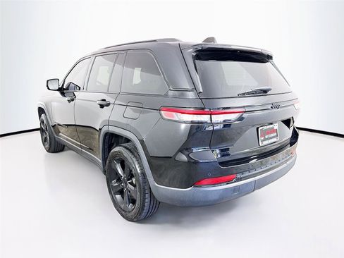 Used 2023 Jeep Grand Cherokee Altitude AWD/4WD image 33
