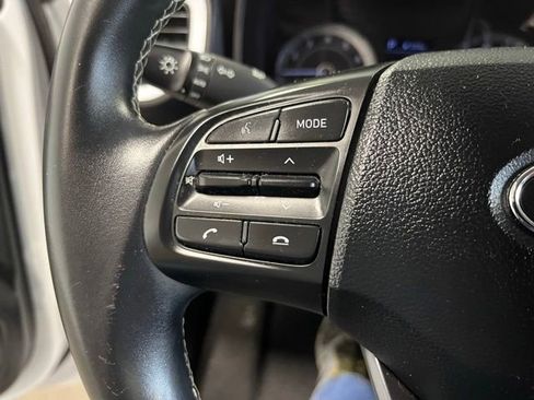 Used 2022 Hyundai Venue Limited FWD image 25