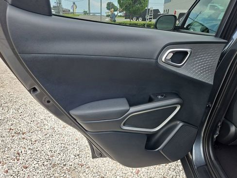 Used 2025 Kia Soul LX w/ LX Technology Package FWD image 13