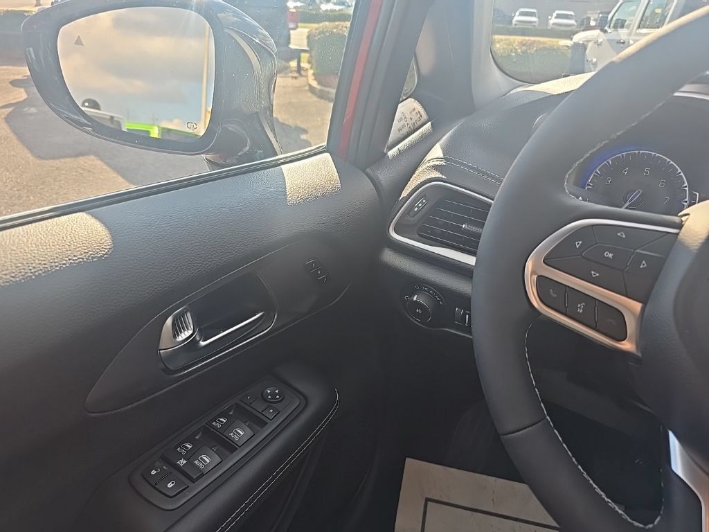New 2026 Chrysler Pacifica Select FWD image 15