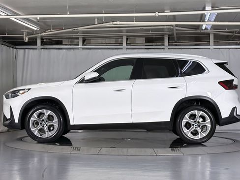 Used 2023 BMW X1 xDrive28i w/ Convenience Package AWD/4WD image 2