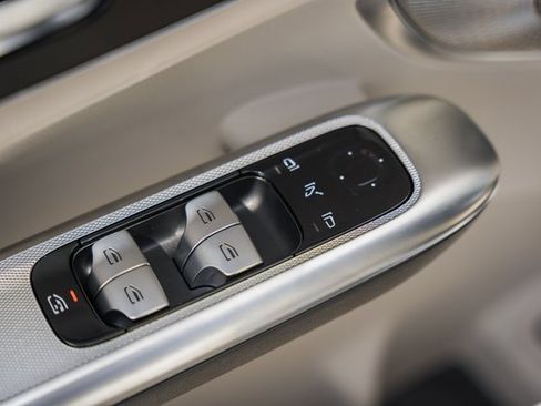 New 2026 Mercedes-Benz GLC 350e 4MATIC image 37