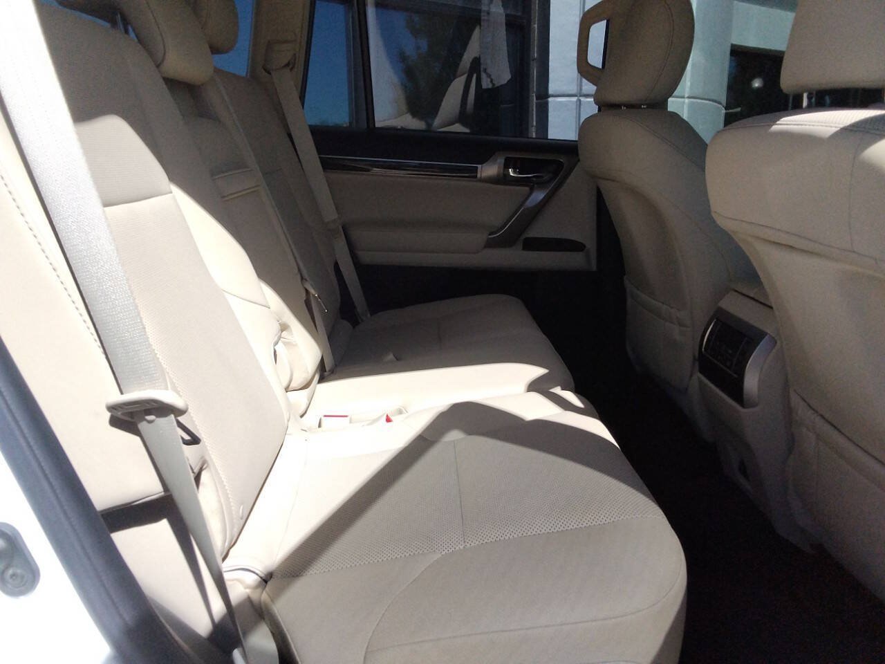 Used 2021 Lexus GX 460 Premium w/ Premium Package AWD/4WD image 12