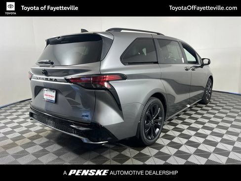 Used 2026 Toyota Sienna XSE FWD image 5