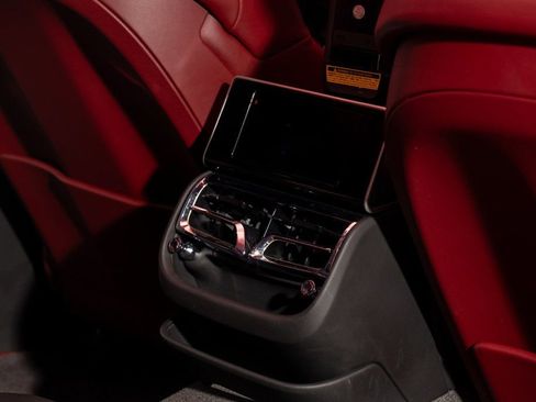 Used 2023 Bentley Flying Spur V8 image 25