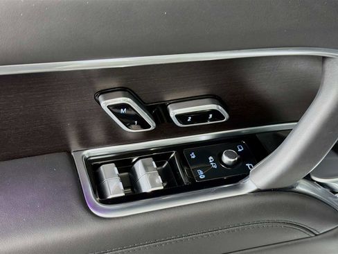Used 2024 Land Rover Range Rover SE image 18