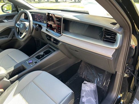New 2026 Volkswagen Tiguan SE R-Line FWD image 37