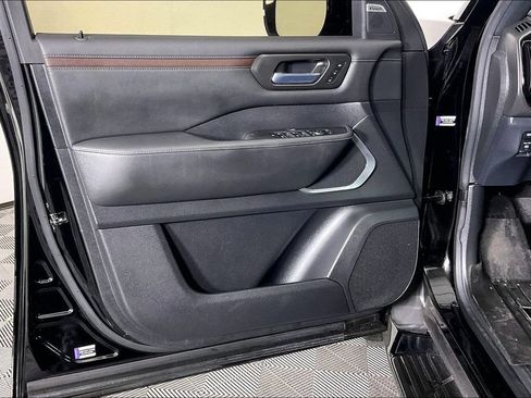 Used 2025 Nissan Armada Platinum Reserve AWD/4WD image 22