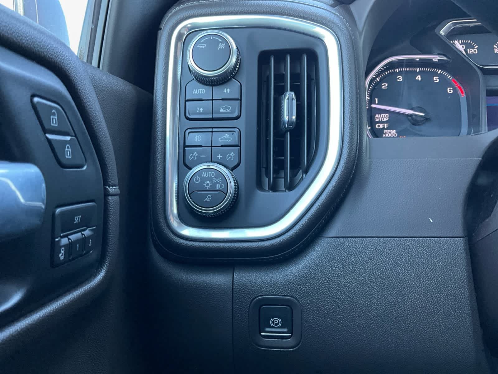 Used 2019 GMC Sierra 1500 SLT w/ SLT Premium Plus Package AWD/4WD image 16