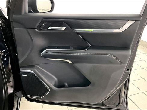 Used 2025 GMC Acadia Elevation image 29