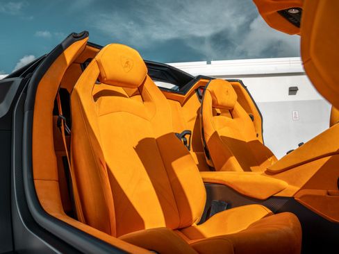Used 2020 Lamborghini Aventador SVJ AWD/4WD image 18