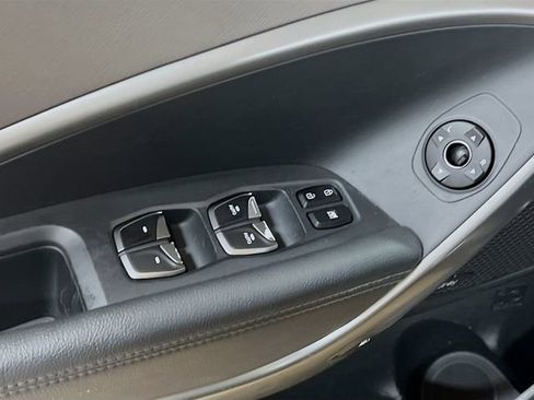 Used 2017 Hyundai Santa Fe Limited image 18