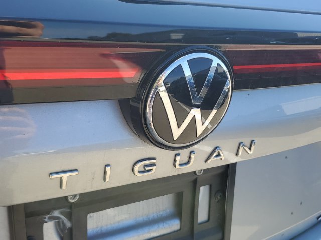 Used 2026 Volkswagen Tiguan SE AWD/4WD image 8