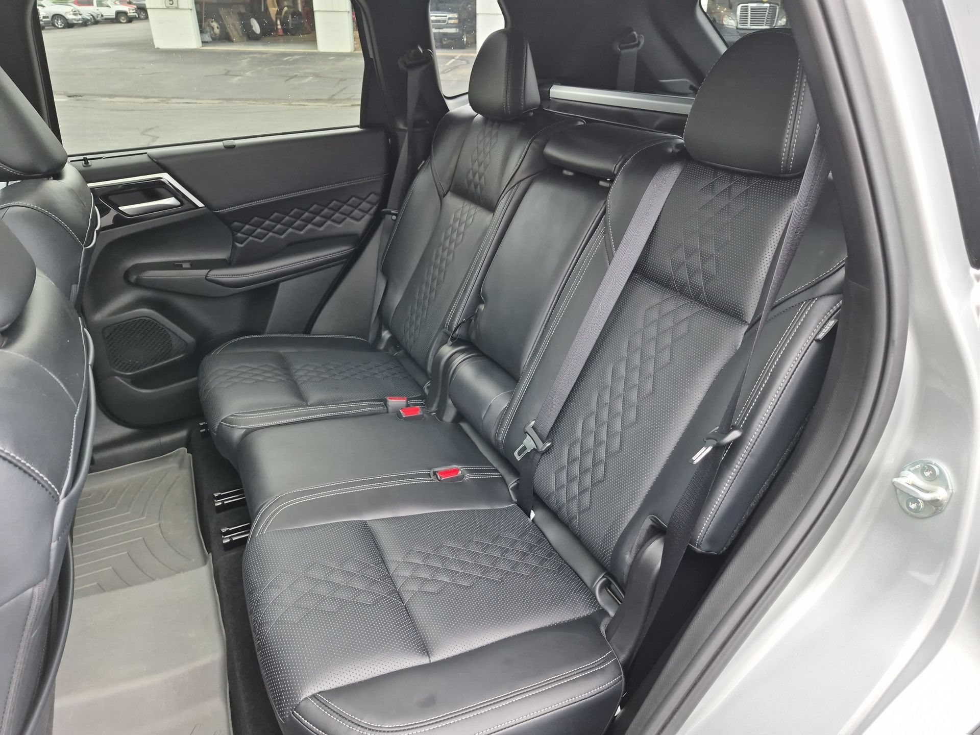 Used 2024 Mitsubishi Outlander SEL AWD/4WD image 26
