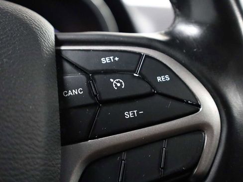 Used 2021 Jeep Grand Cherokee Limited image 25