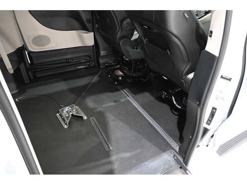 Used 2024 Chrysler Pacifica Touring-L FWD image 19