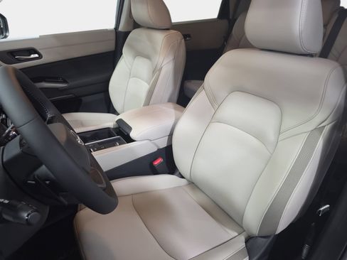 New 2026 Nissan Pathfinder SL FWD image 15