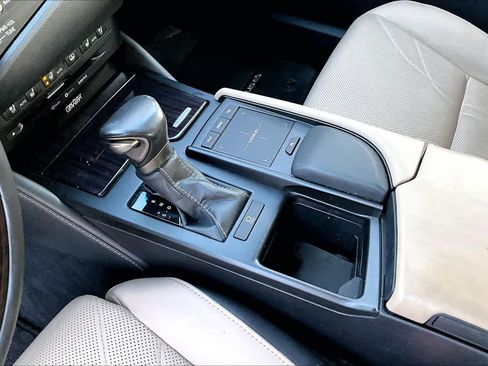 Used 2019 Lexus ES 350 w/ Luxury Package image 16