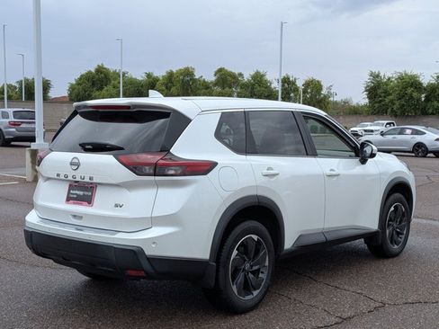Used 2024 Nissan Rogue SV FWD image 5