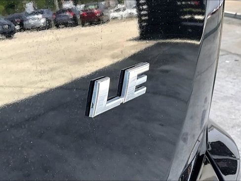 Used 2017 Toyota RAV4 LE FWD image 21