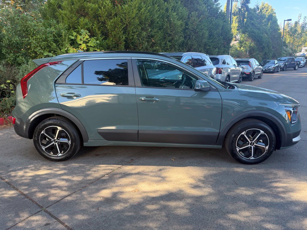 Used 2025 Kia Niro EX FWD image 2