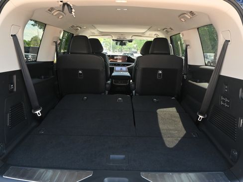 Used 2025 INFINITI QX80 Sensory image 16