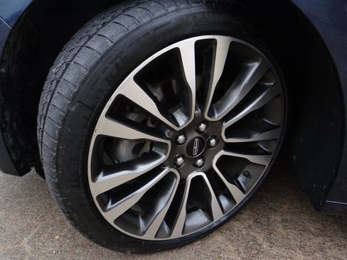 Used 2017 Lincoln Continental Reserve image 30