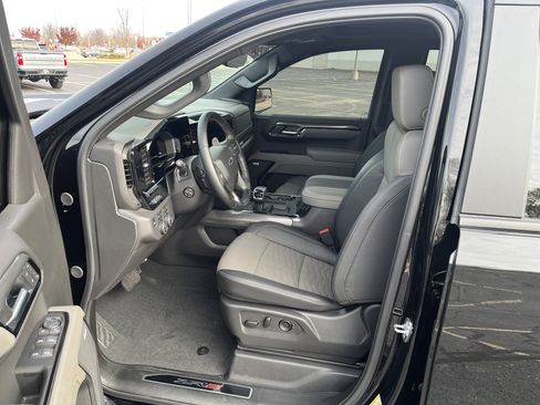 Used 2025 Chevrolet Silverado 1500 ZR2 w/ Technology Package image 11
