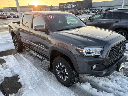 Used 2023 Toyota Tacoma TRD Off-Road image 2