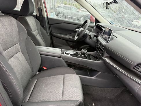 Certified 2025 Nissan Rogue SV image 27