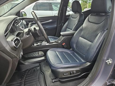 Used 2022 Chevrolet Bolt EUV LT w/ Convenience Package FWD image 13