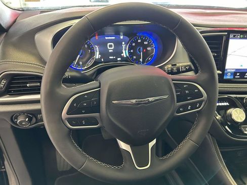 Used 2026 Chrysler Pacifica Limited FWD image 20
