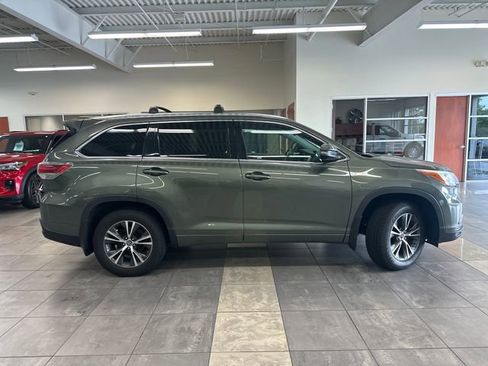 Used 2016 Toyota Highlander XLE AWD/4WD image 10