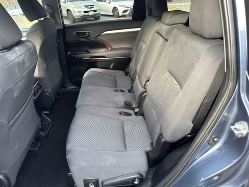 Certified 2019 Toyota Highlander LE image 18