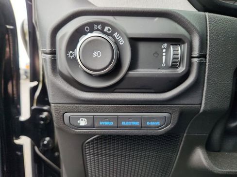 Used 2025 Jeep Wrangler Unlimited Sahara w/ Safety Group image 37