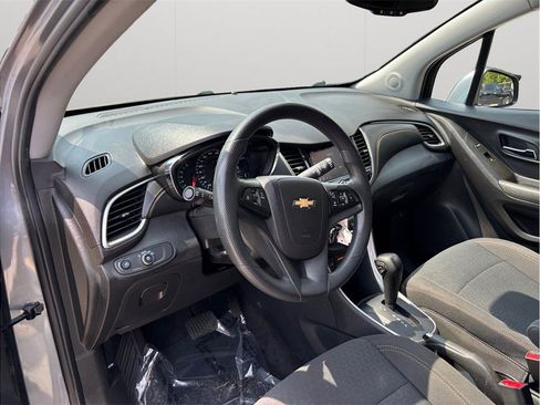Used 2020 Chevrolet Trax LS w/ Tint and Cruise Package FWD image 6