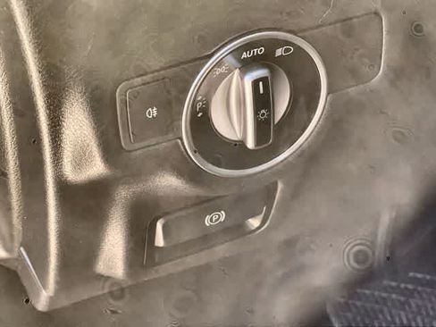 Used 2018 INFINITI QX30 Luxury w/ Cargo Package image 29