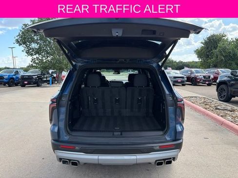 Used 2024 Chevrolet Traverse LT FWD image 13