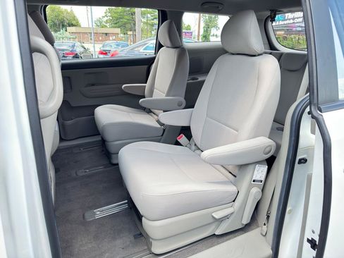Used 2019 Kia Sedona L FWD image 32