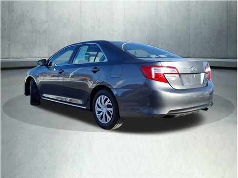 Used 2013 Toyota Camry LE image 8
