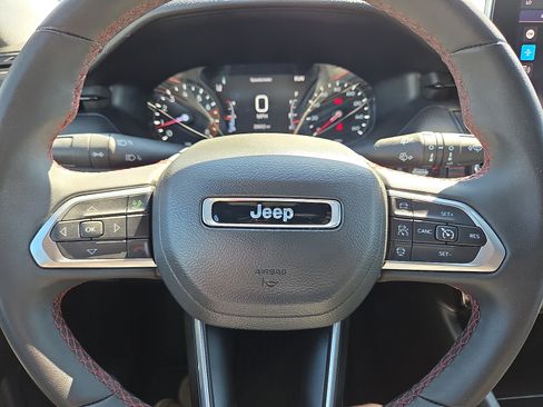 Used 2025 Jeep Compass Trailhawk AWD/4WD image 24