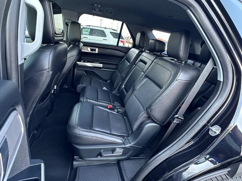 Used 2021 Ford Explorer Limited w/ Equipment Group 301A AWD/4WD image 11