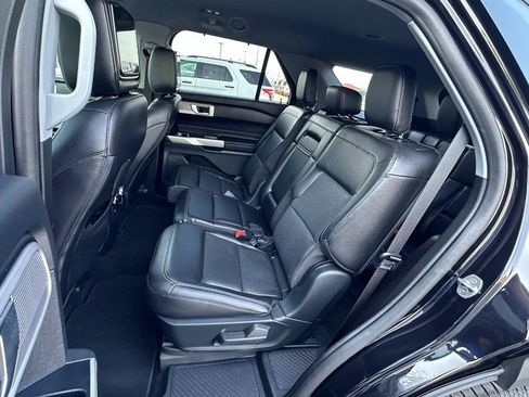 Used 2021 Ford Explorer Limited w/ Equipment Group 301A AWD/4WD image 11